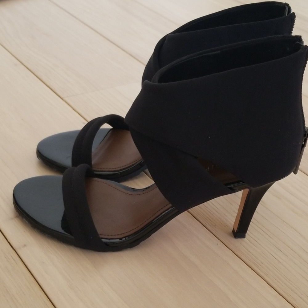 Gorgeous Donald J pliner sandals